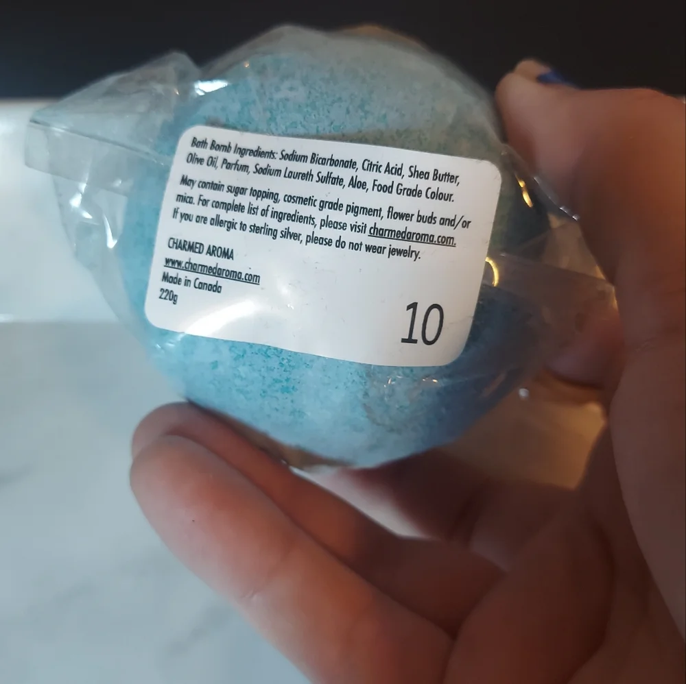 ๐๏ธ Charmed Aroma Blue Bath Bomb - Picture 6 of 6